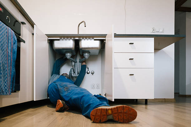 Professional Emergency Plumber technician working in Waldorf, MD